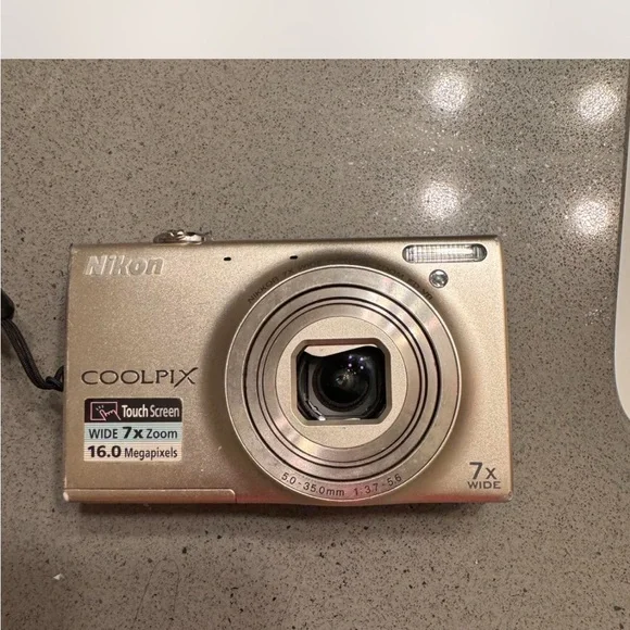 Nikon COOLPIX S6100 シルバー Nikon Coolpix S6100 Digital Camera